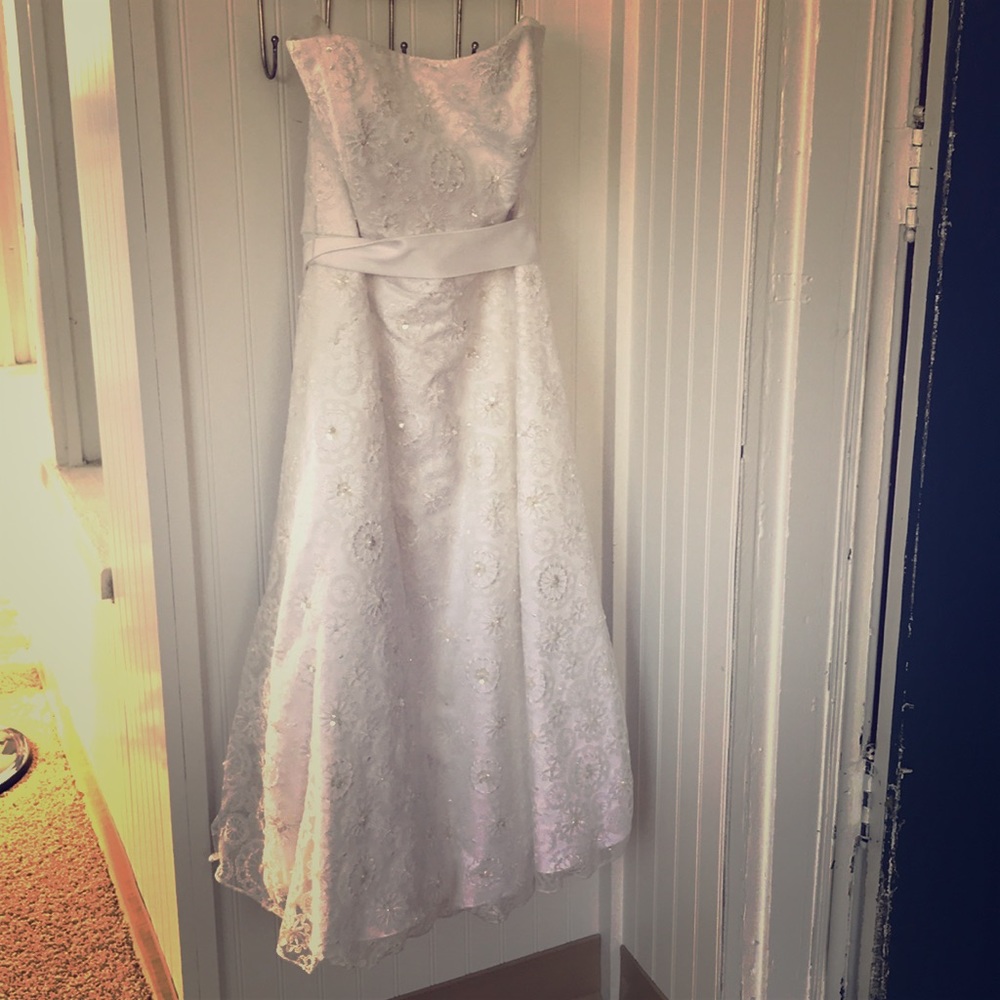 Contemporary A-line wedding dress